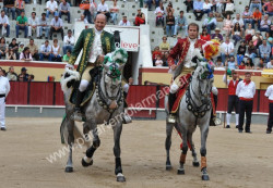 Êxito grande granadeiro e artístico em Vila Franca 